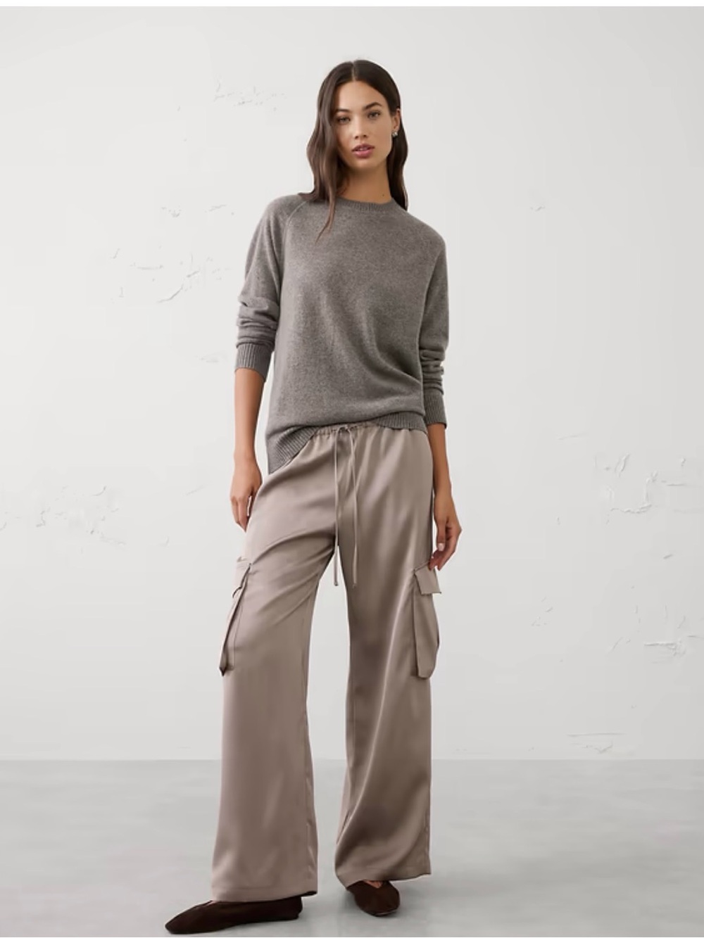 WIDE-LEG MID-RISE SATIN PULL-ON CARGO PANT, size Medium (Tall)